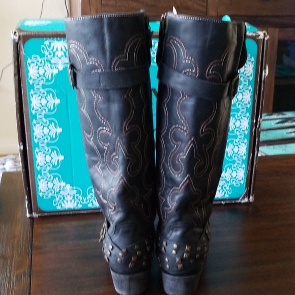 Boots - Picture 5 of 8